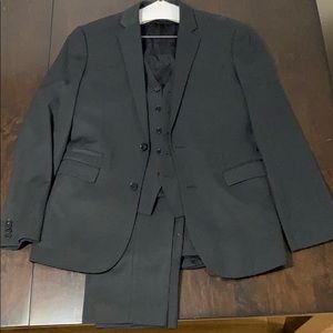 Express Men’s Slim Photographer 3-pc Suit!